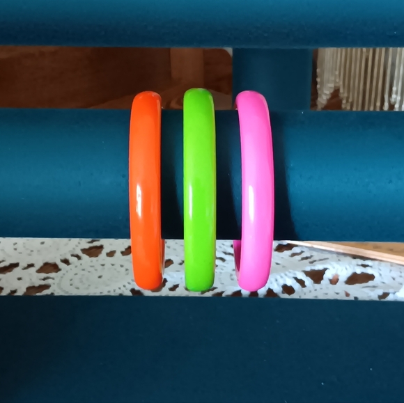 Vintage 80s Neon Bangle Bracelets Set - Picture 2 of 6